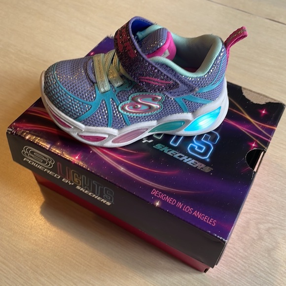 SKECHERS Toodler running shoes. - Picture 7 of 11